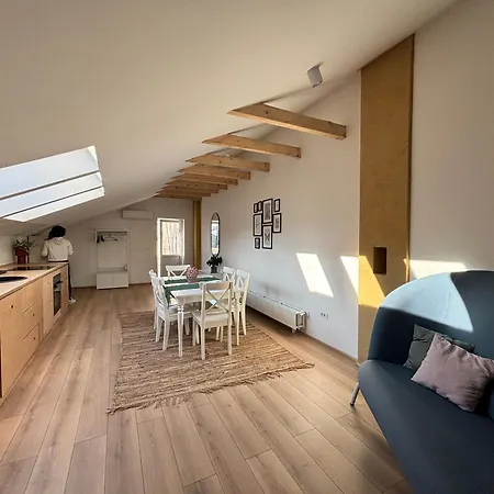 Apartamento Lovely Attic 2