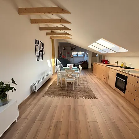 Lovely Attic 2 Apartamento